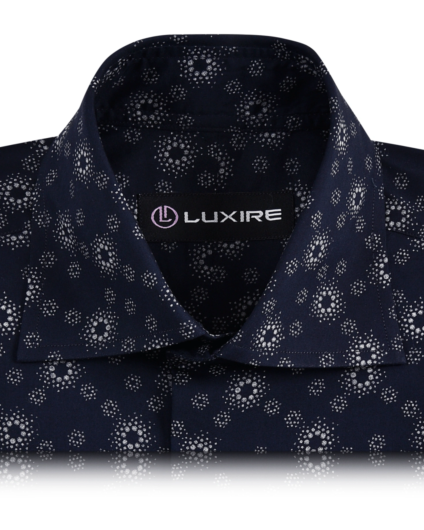 Camisas Navales con Flores Abstractas un Toque de Arte y Estilo Atemporal