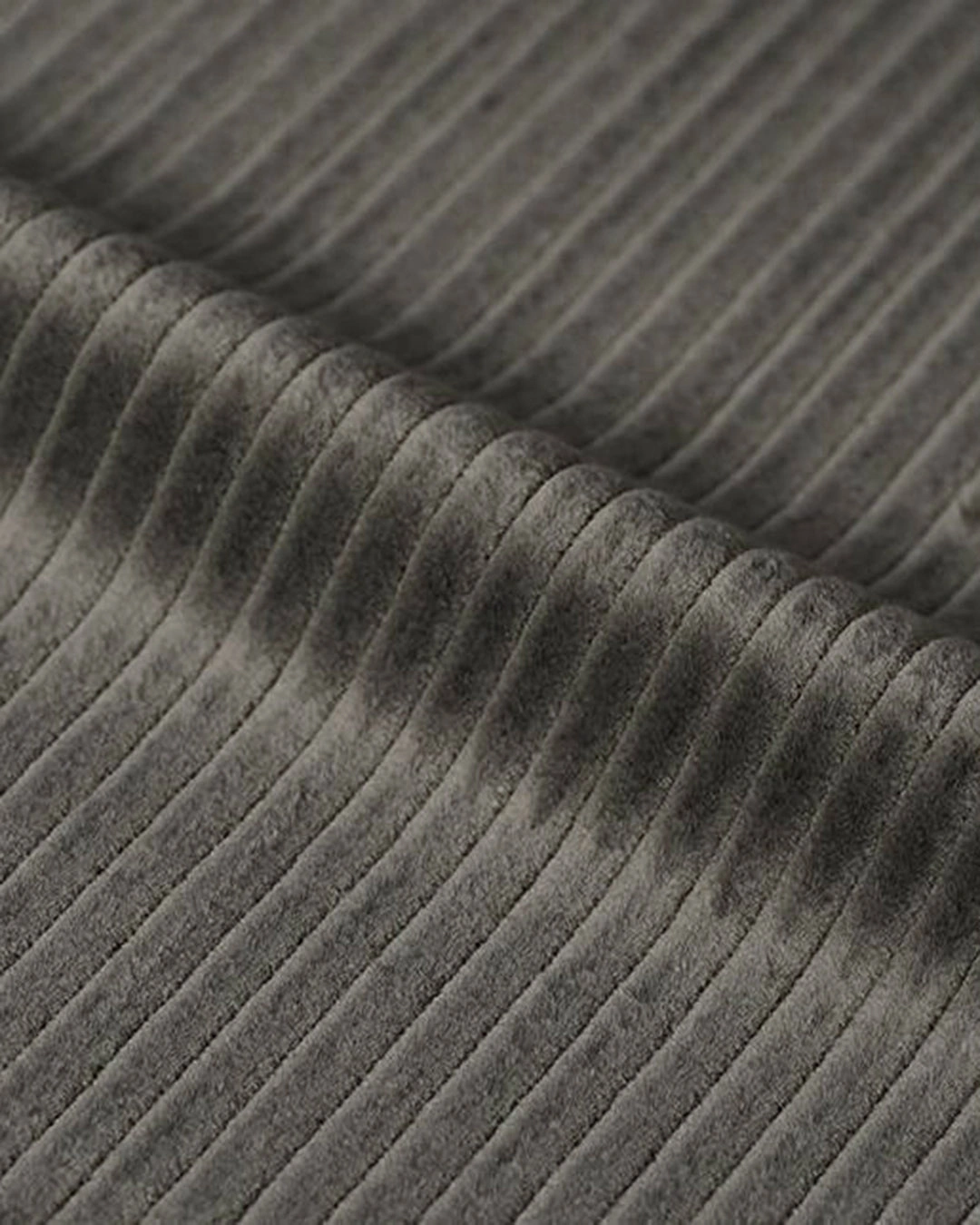 Modrone Gris: ¡Cómodo y con estilo! Terciopelo de pana gris para ti, suave y moderno.
